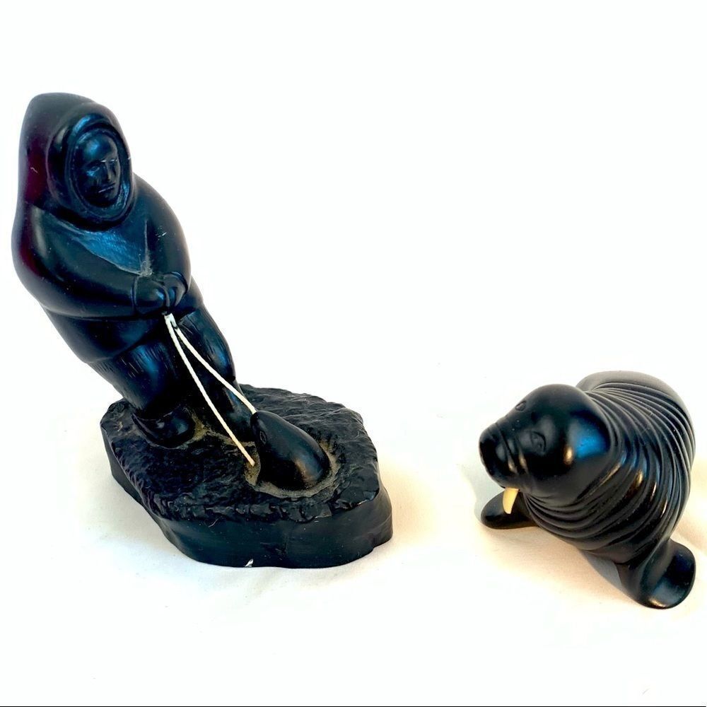 ESKIMO HUNTER AND WALRUS SET REPUBLIC OF‎ ARGELLITE